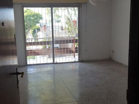 Comercio Y Azara