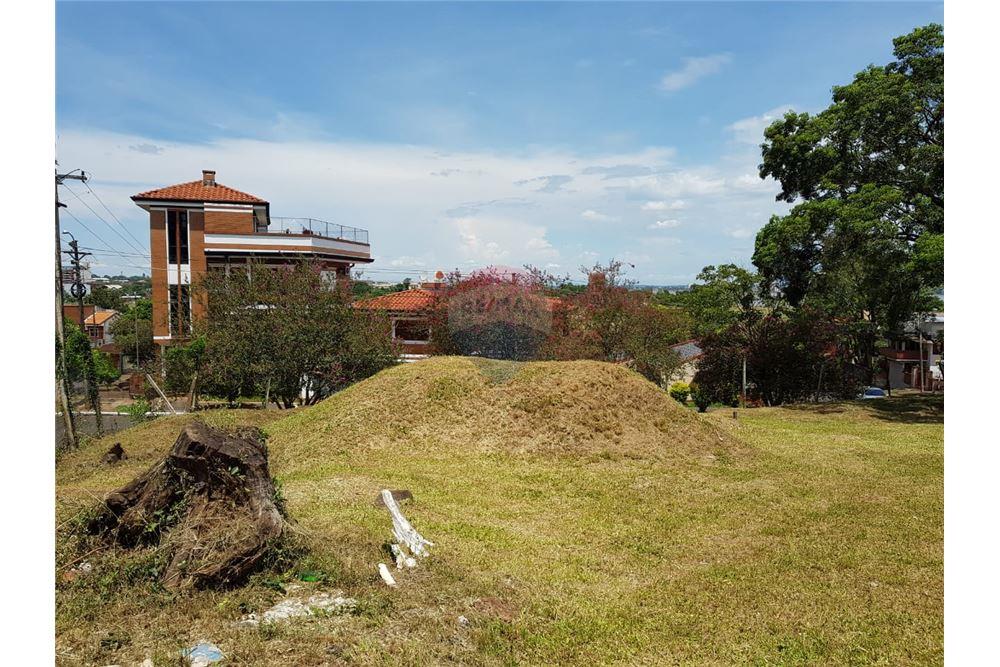VENDO TERRENO EN EL CENTRO DE ENCARNACION EN ESQUINA — foto 3