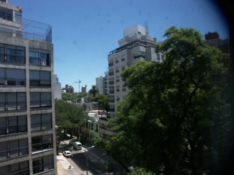 Ellauri Y Solano Antuña Con Garage A 1 De 21 De Setiembre