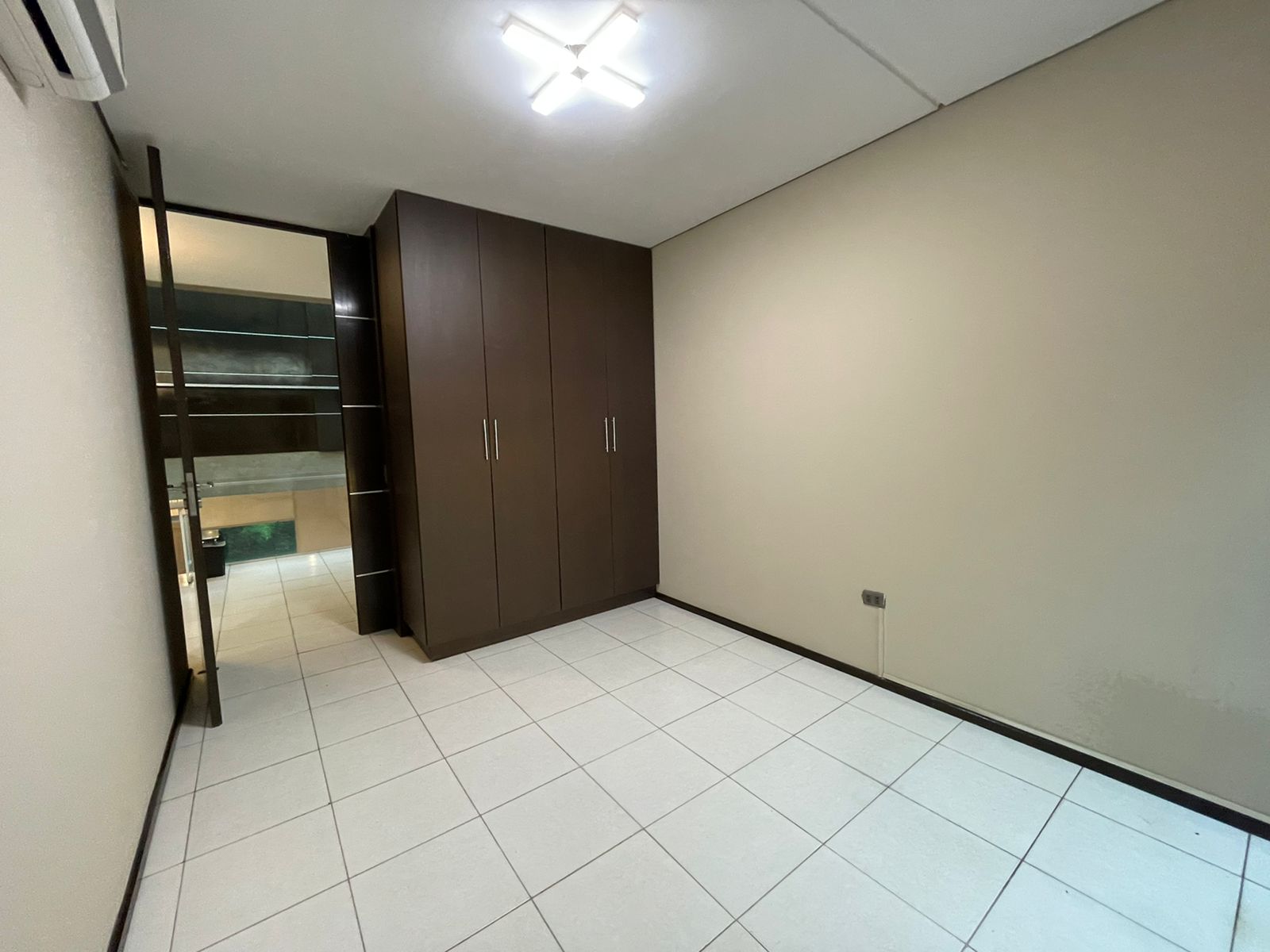 Alquiló amplío dúplex amoblado moderno — foto 2