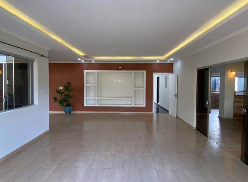 ¡EN ALQUILER! Casa Moderna Semi Amoblada de 3 Niveles - Luque — foto 3