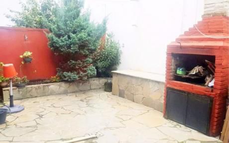 Pque. Batlle - Excelente Casa En P.h. De Bajos - 86 M2 - Edif.