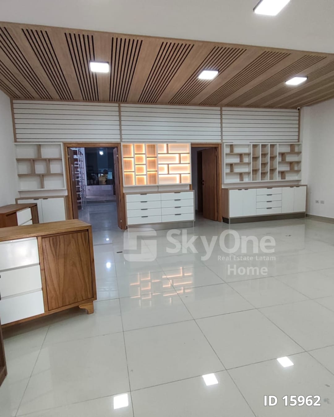 ALQUILO SALON COMERCIAL SOBRE AVDA. ARTIGAS — foto 3