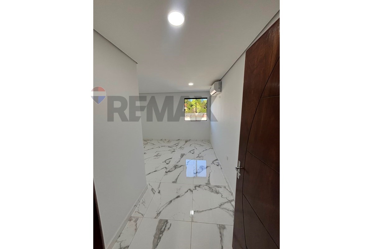 Casa - Alquiler - Luque, Central, Paraguay — foto 3