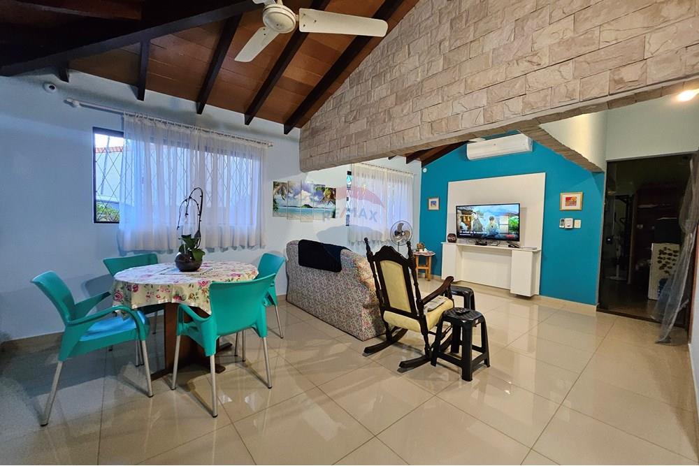 Vendo Amplia y Cómoda Casa en Lambaré, Barrio Valle Apu'a — foto 3