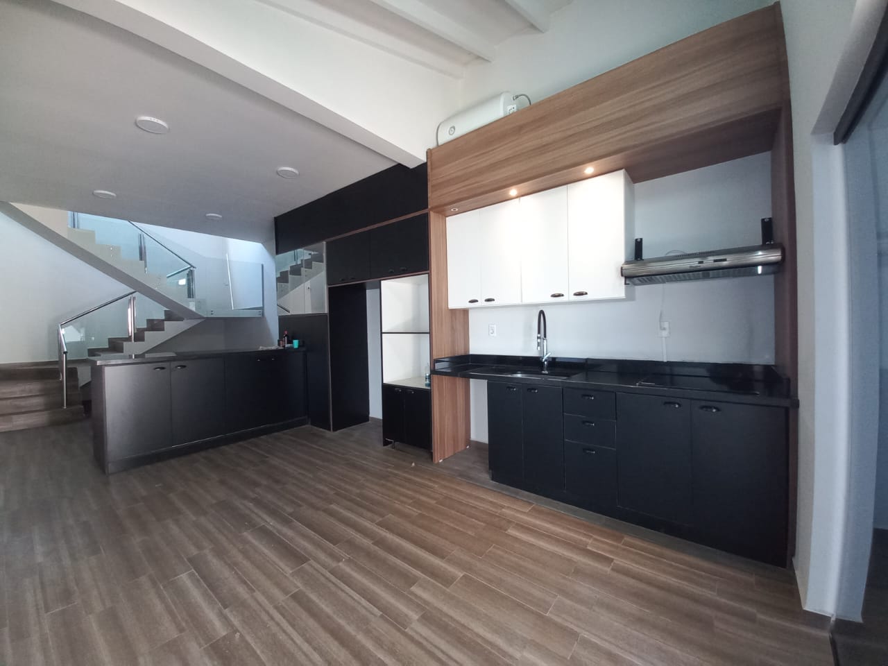ALQUILO CASA A ESTRENAR CON PISCINA EN LUQUE — foto 3