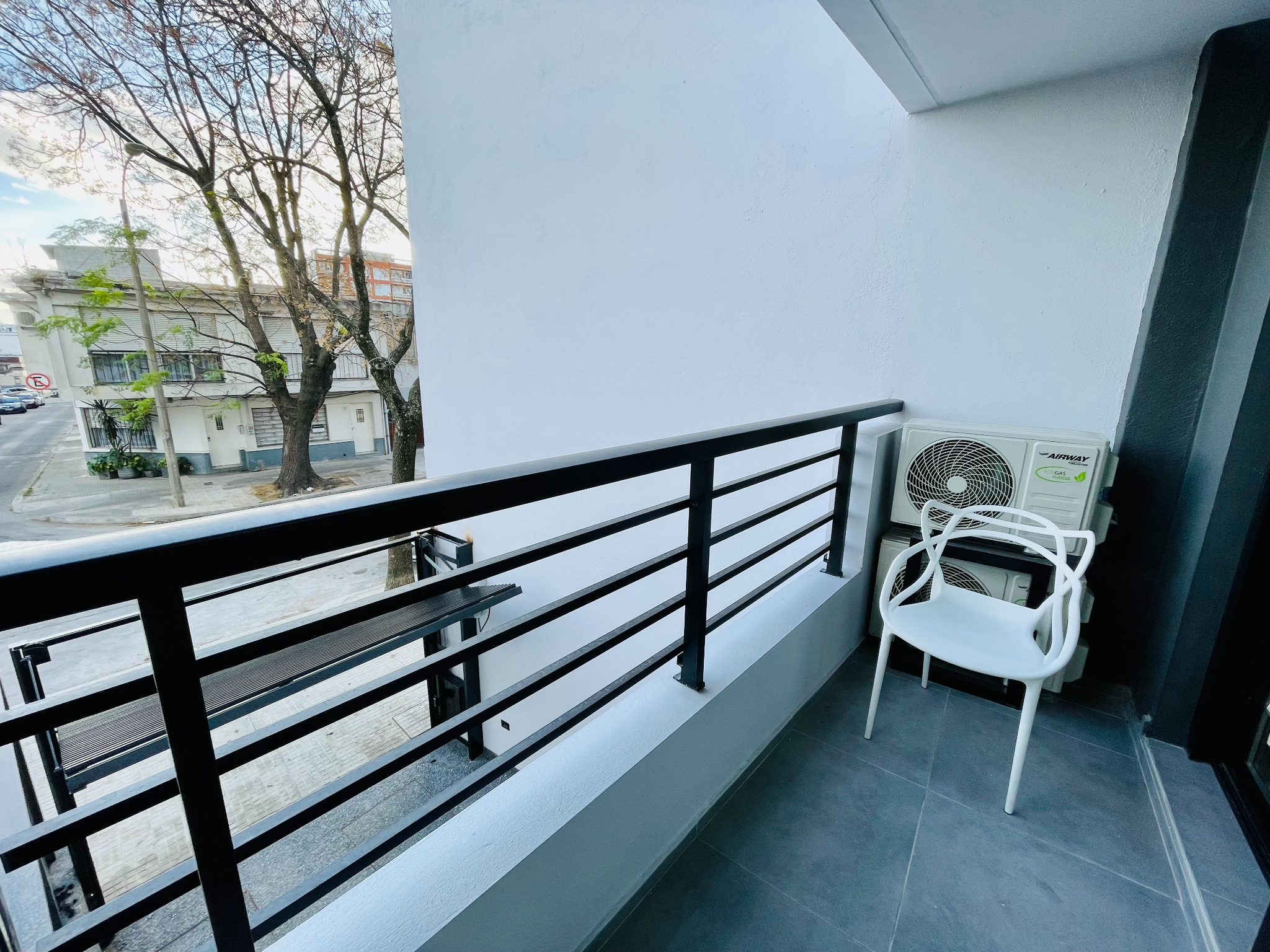 Alquiler de apartamento 1 dormitorio con muebles y garaje en Pocitos · Foto 1