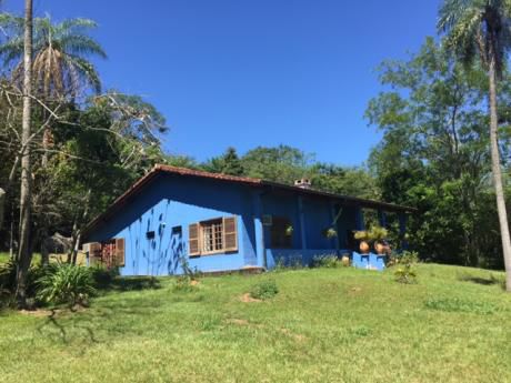 Vendo Elegante Casa De Campo Con Acuifero Y Arroyo En Piribebuy