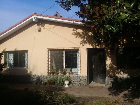 Chale De Tejas De 3 Dormitorios Y 2 Baños A Metros Del Mar