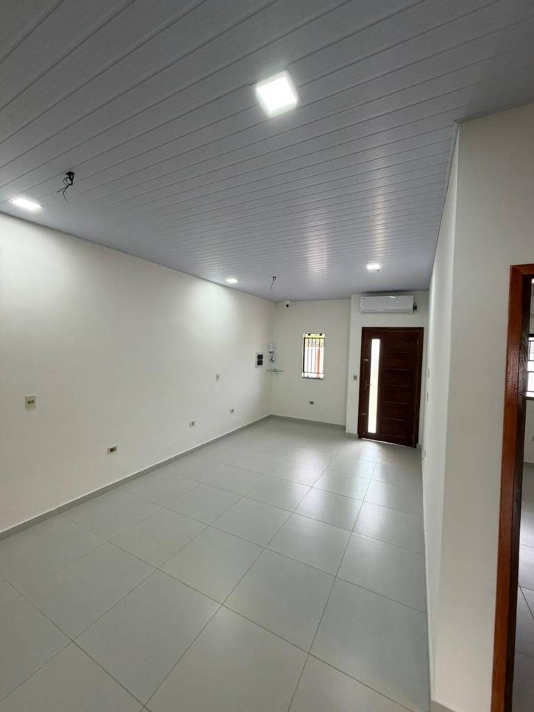 ¡Alquilo casa en Barrio Mbocayaty, Ñemby – Amplia y funcional. — foto 2