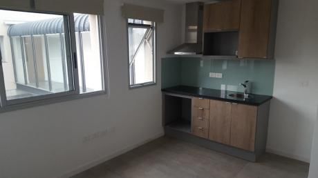 Muy Lindo Apartamento Con Barbacoa De Uso Exclusivo Y Garge Fijo.
