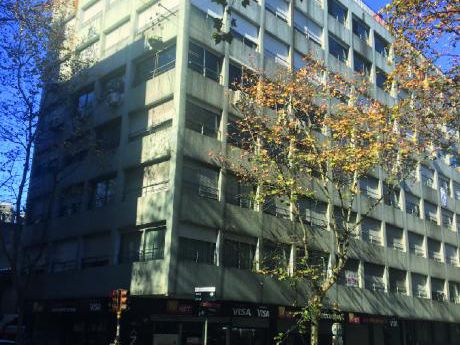 Venta Apartamento Centro 2 Dormitorios. Al Frente Moderno