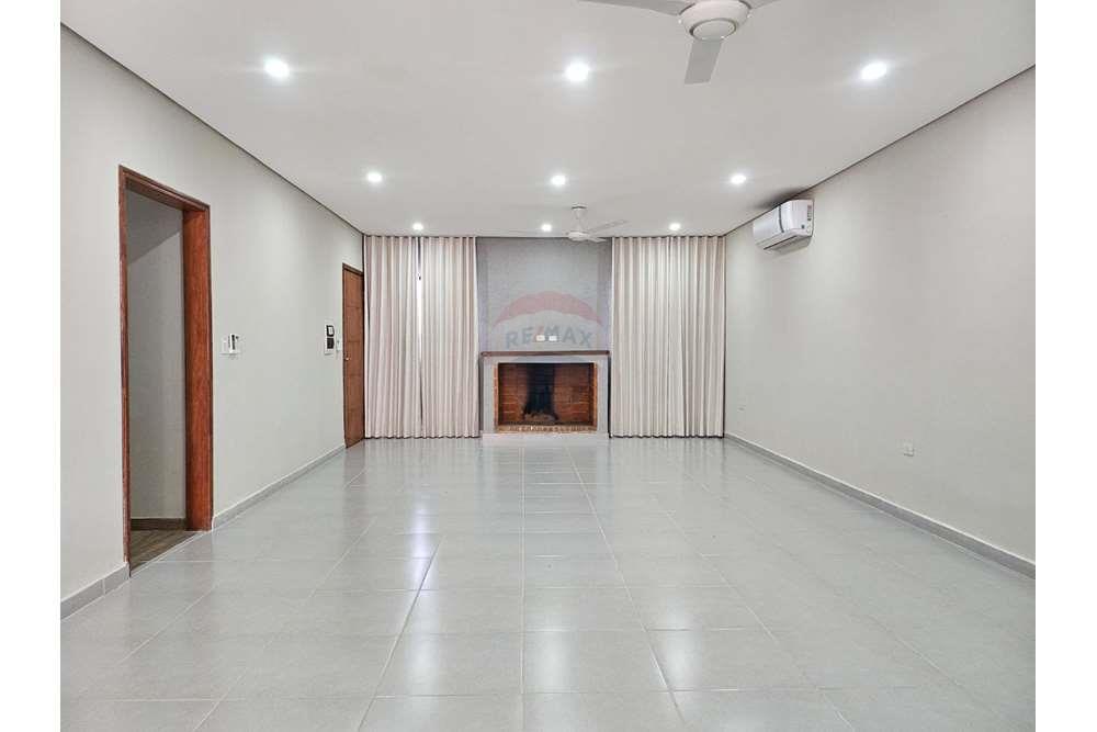 ALQUILO CASA CON PISCINA EN LUQUE — foto 2