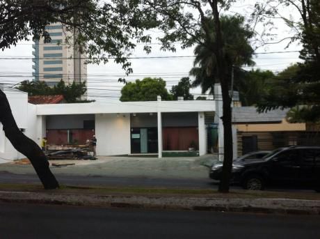 Salon Comercial Alquiler Villa Morra- Ubicación Privilegiada.