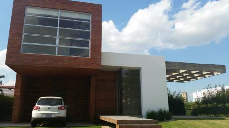 Vendo Bella Casa En Colinas Del Urubo S1