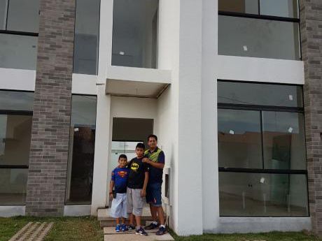 Inmobiliaria Ofrece: En Anticrético Con Opción A Venta Casa A Estrenar