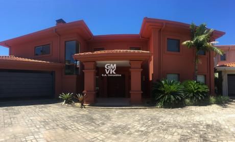 Alquilo Hermosa Residencia Amoblada En Condominio - Barrio Mburucuya