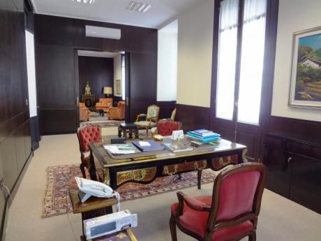 Lujosa Oficina Sobre Peatonal Sarandí, 250m2, Edificio De Categoría