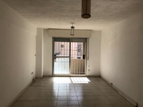 Apartamento De Dos Dormitorios Al Frente
