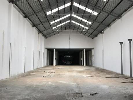 Local Próximo A Blv. Artigas Y Agraciada