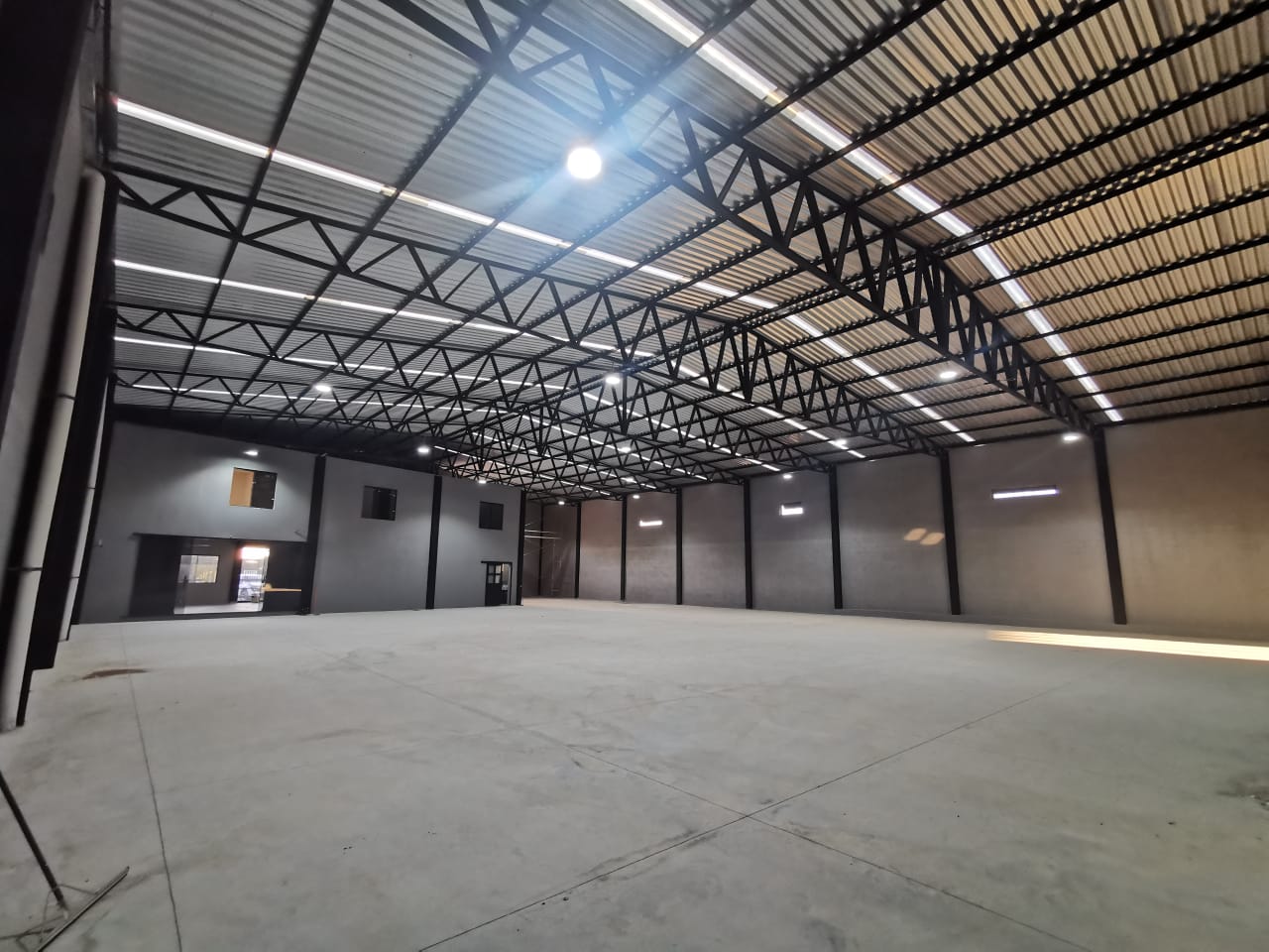 **ALQUILO TINGLADO INDUSTRIAL 1.200 m² S/ RUTA YPANÉ – VILLETA | ZONA CERVEPAR** — foto 2