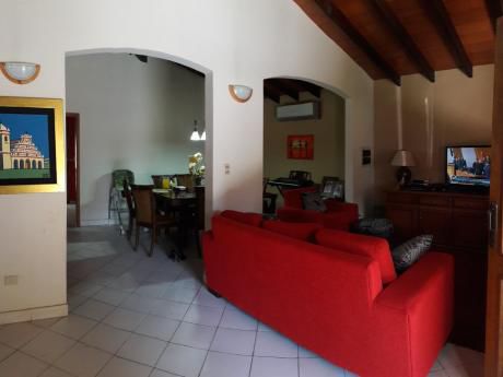 Casa Toda En Planta Baja - Lambare Santa Lucia