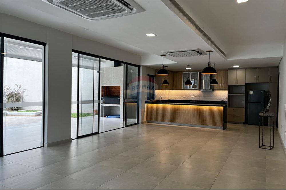 Casa - Venta - San Bernardino, Paraguay — foto 2