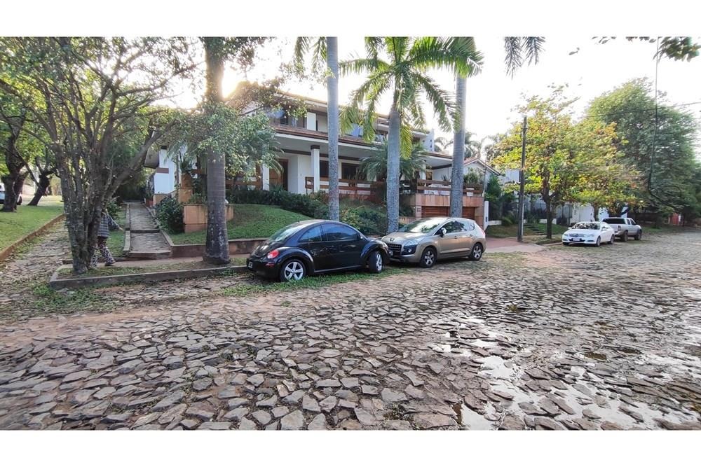 VENDO IMPONENTE CASA EN LOS LAURELES ZONA RESIDENCIAL — foto 2