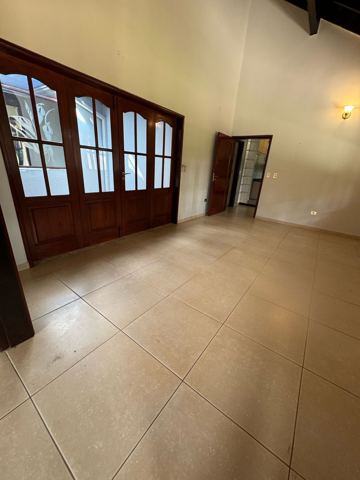 SE ALQUILA  HERMOSA RESIDENCIA EN EL PARANA COUNTRY CLUB — foto 2