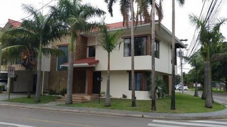 Bella Casa En Alquiler En Barrio Norte