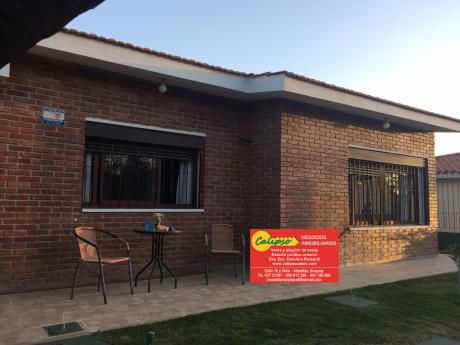 1 Cuadra Y 1/2 De La Playa -3 Baños - Inmobiliaria Calipso