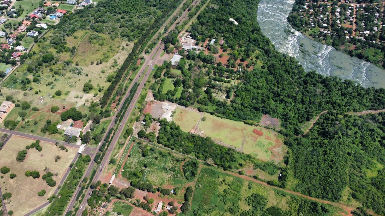 VENDO IMPORTANTE TERRENO FRENTE AL PARANÁ COUNTRY CLUB — foto 3