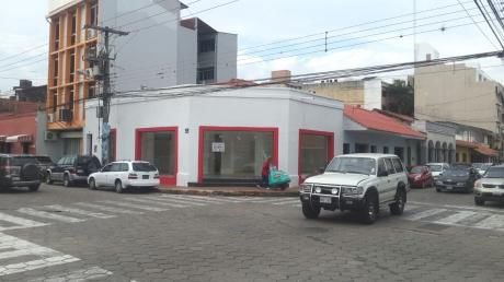 Local Comercial En Esquina Zona Central Sobre Calle Rene Moreno