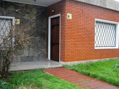 Buena Ubicación. Opción De Barbacoa. O 3er. Dormitorio Con Baño.