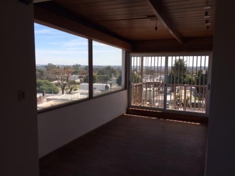 Excelente Apartamento Por Carlos M Ramirez