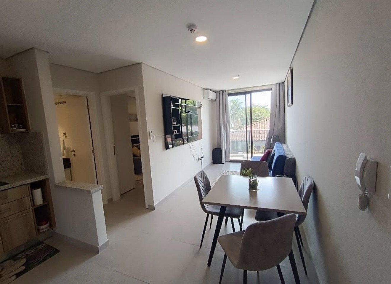 Alquilo departamento de 1 habitación Amoblado en las Mercedes Asunción — foto 2
