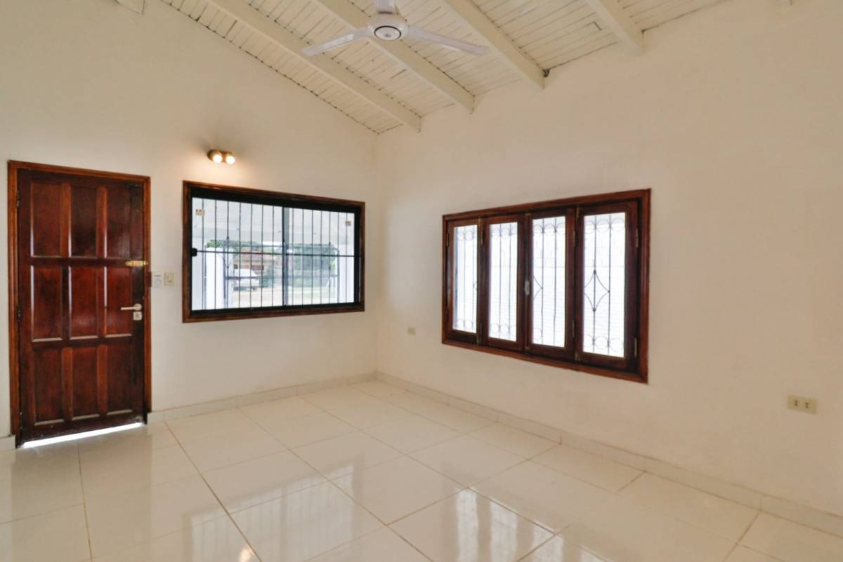 Alquilo casa de dos dormitorios en Mariano Roque Alonso, Barrio San Luís — foto 3