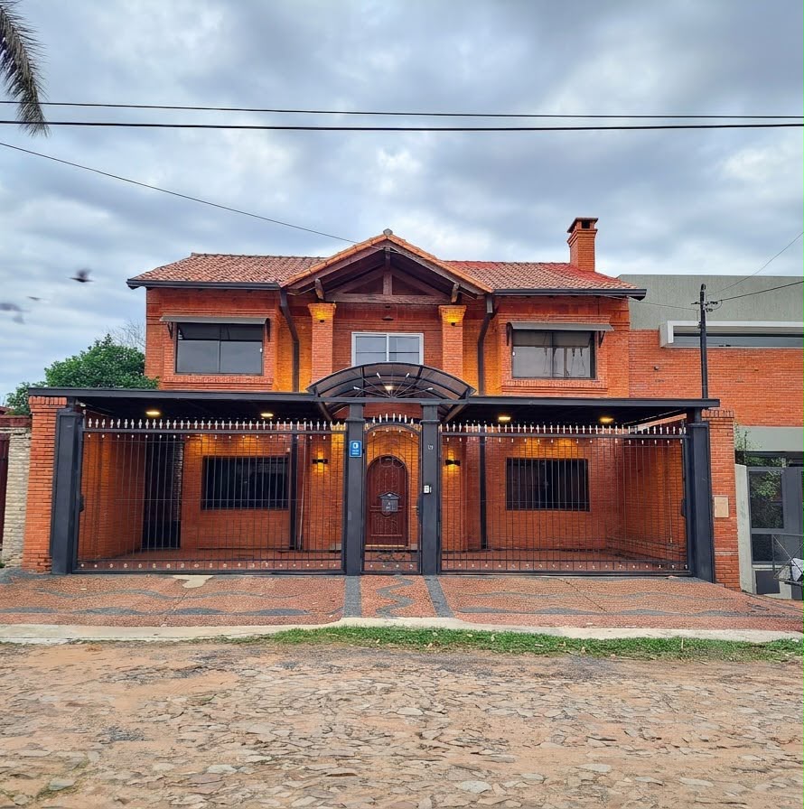 Casa en alquiler en Loma Pytá