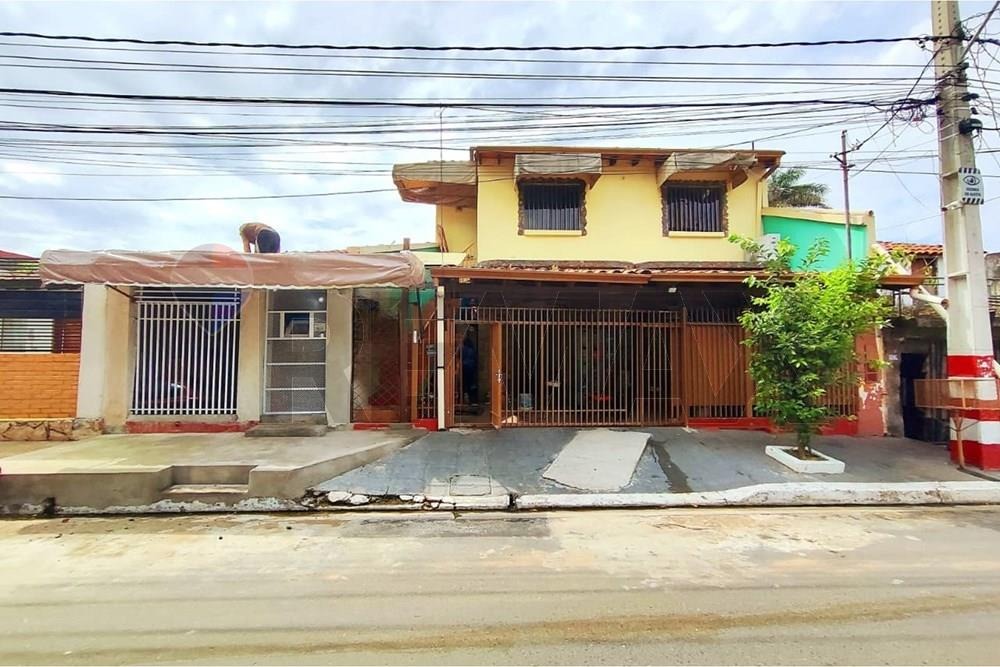 Casa en venta en Loma Pytá
