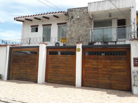 Cómoda Y Acogedora Casa En Av. Alemana Antes Del 4to Anillo