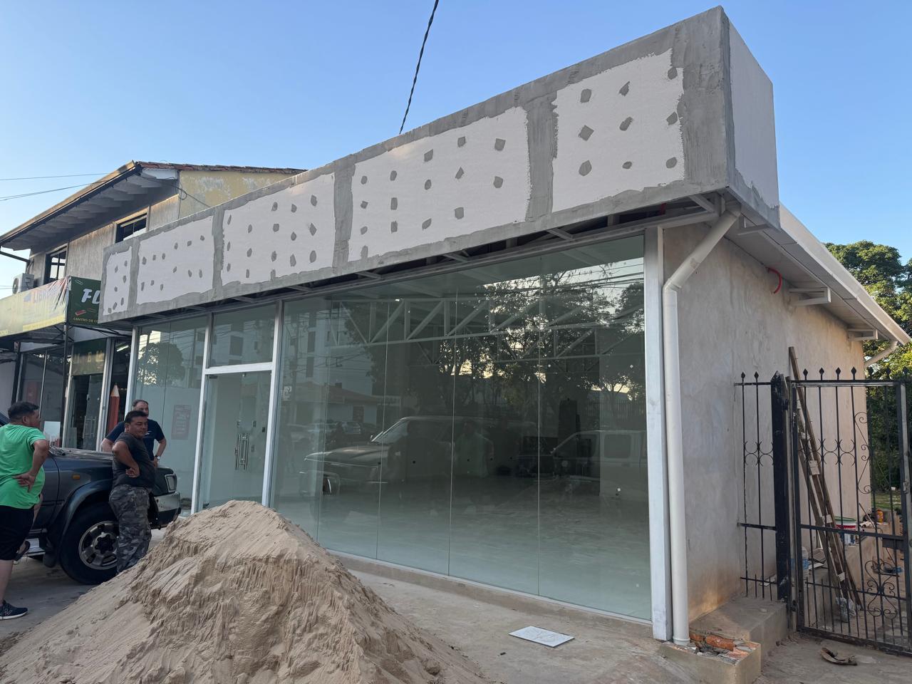 Alquilo Salón Comercial frente a la Iglesia Trinidad — foto 3