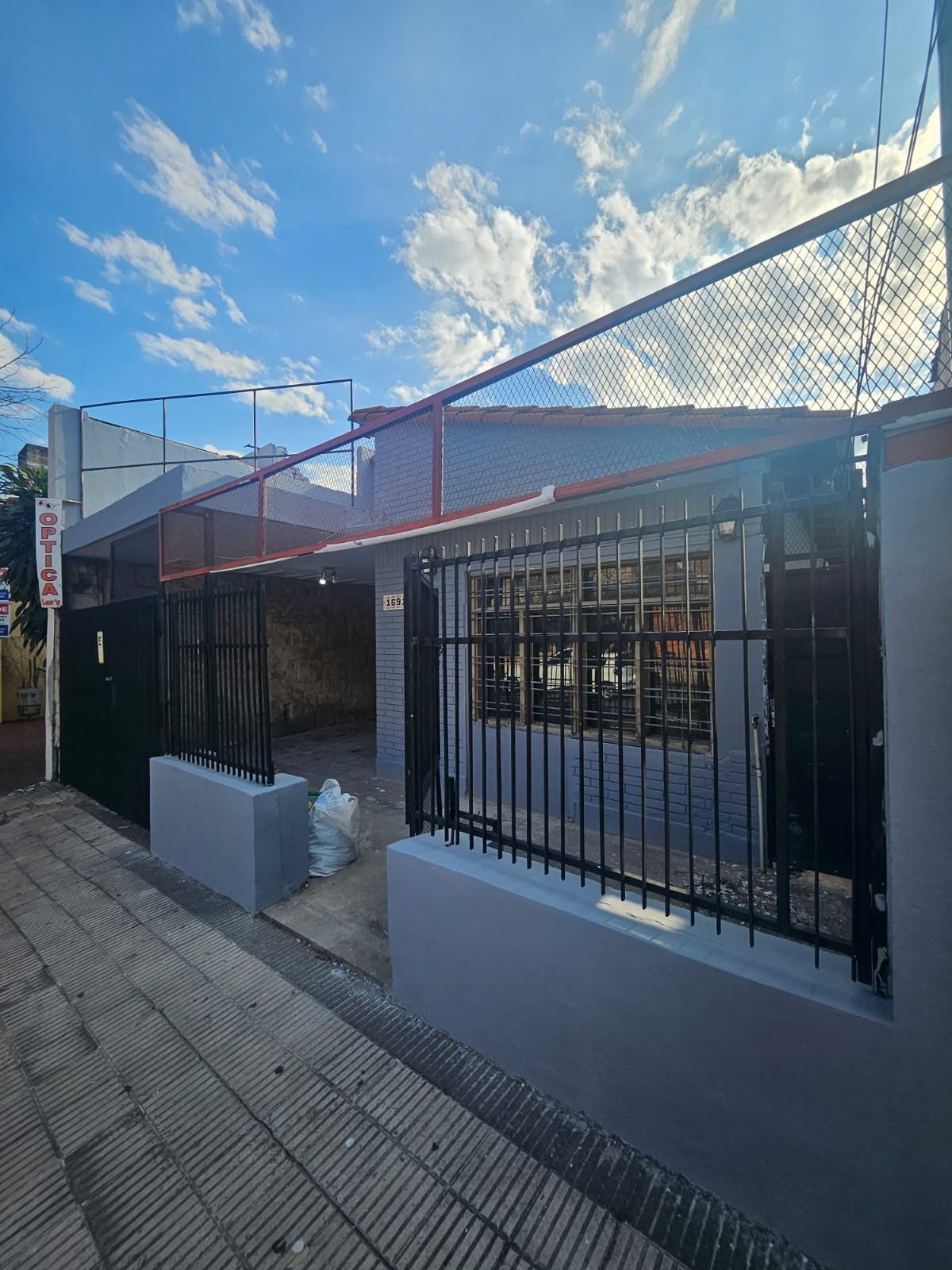 Alquilo chalet para oficina en Asunción, Barrio Mariscal López. — foto 2