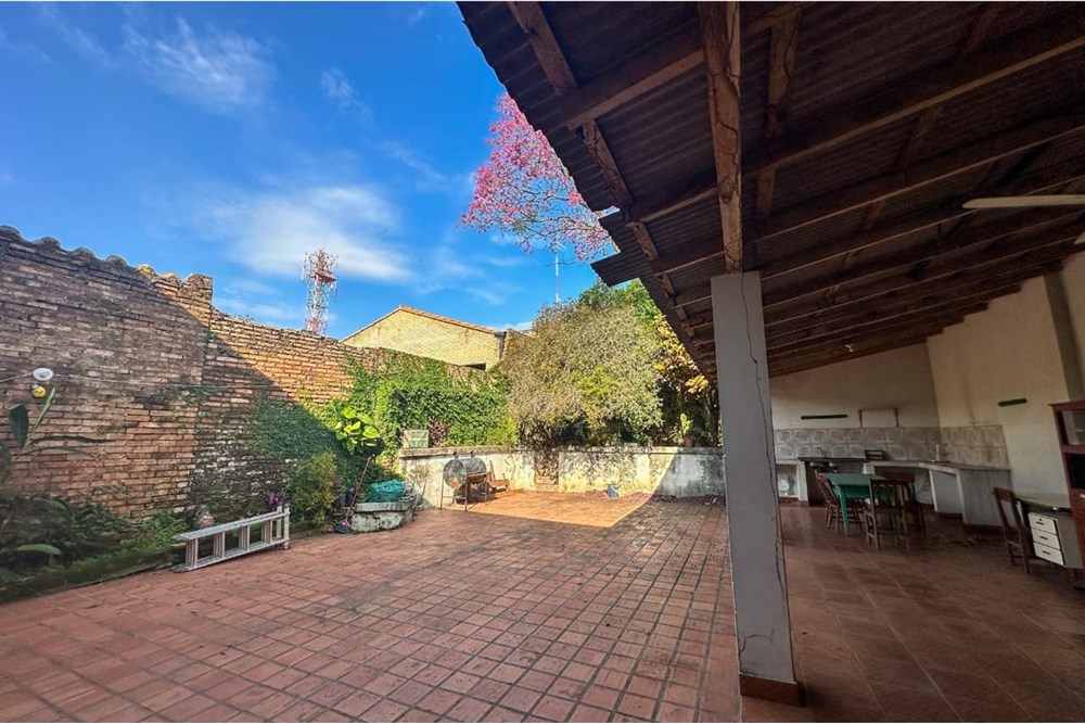 VENDO CASA CON LOCAL COMERCIAL EN CAACUPE CENTRO — foto 3