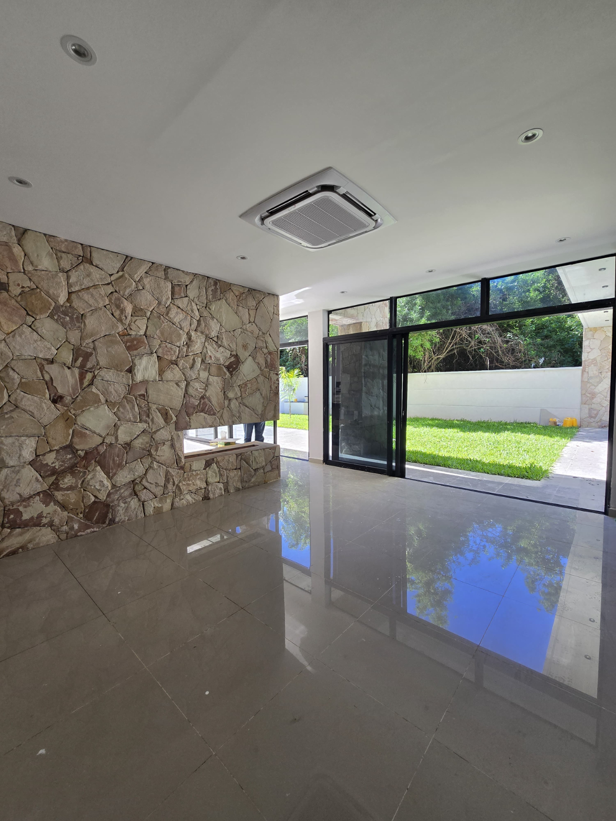 VENDO RESIDENCIA MINIMALISTA A ESTRENAR EN SAN BERNARDINO — foto 2