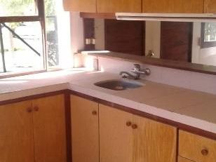 Casa Luminosa Próxima A Servicios !!