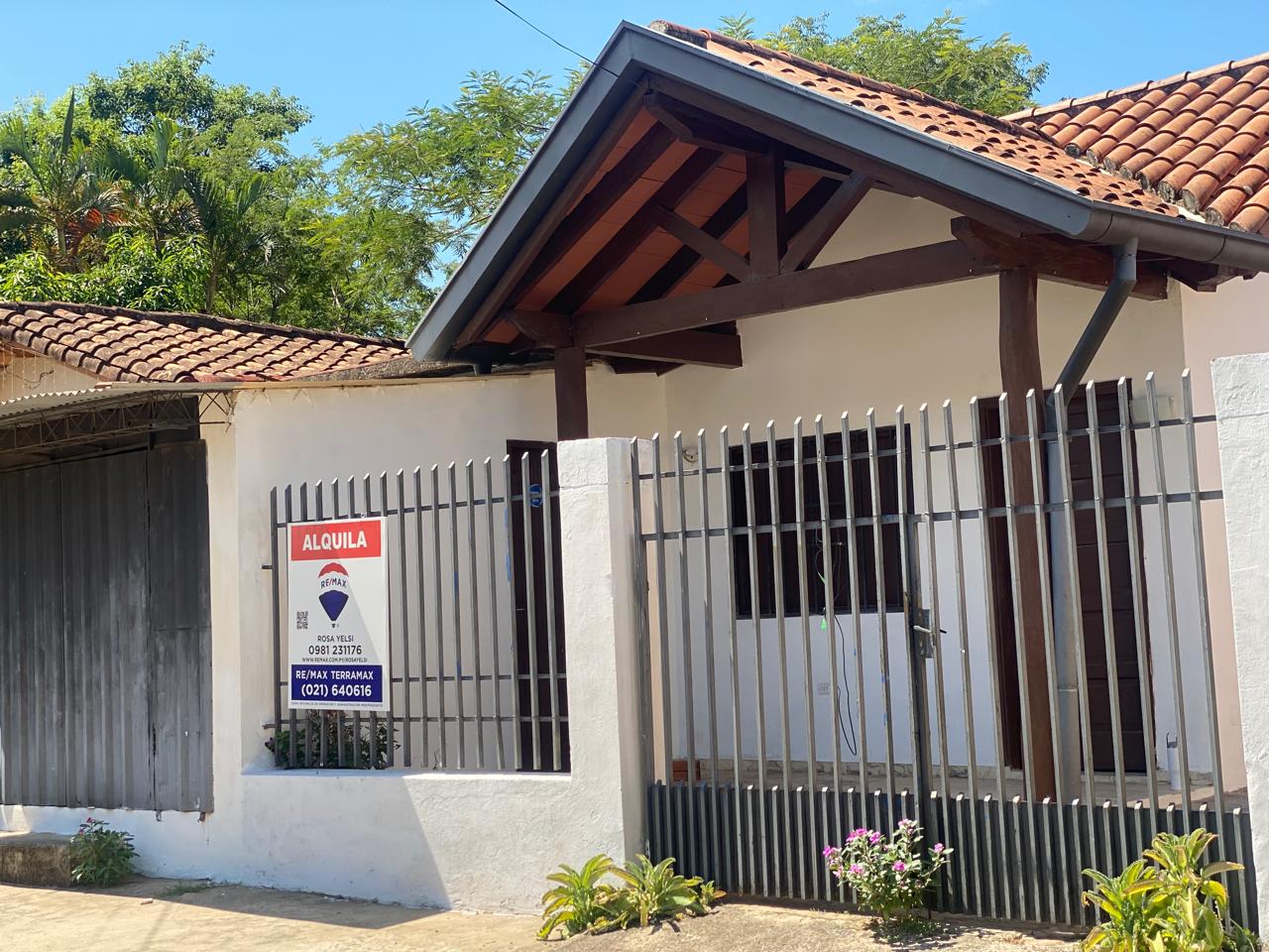 ALQUILO CHALET  EN BARRIO LOMA MERLO — foto 2