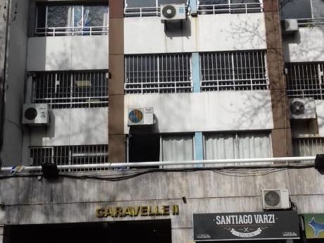 Prox A Plaza Independencia A Metros De 18 De Julio