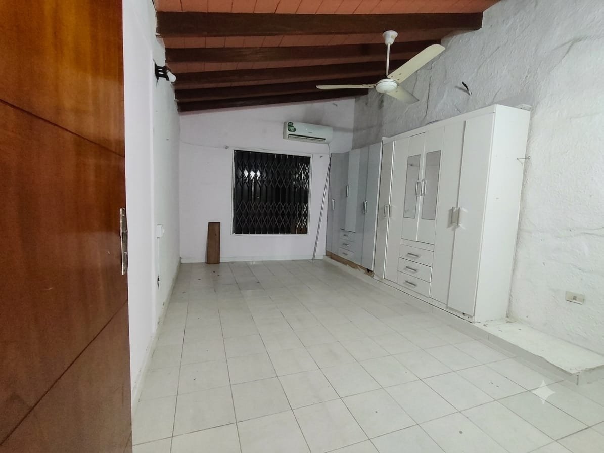 SA CON SALÓN COMERCIAL EN ADVA. MÉDICOS DEL CHACO — foto 3