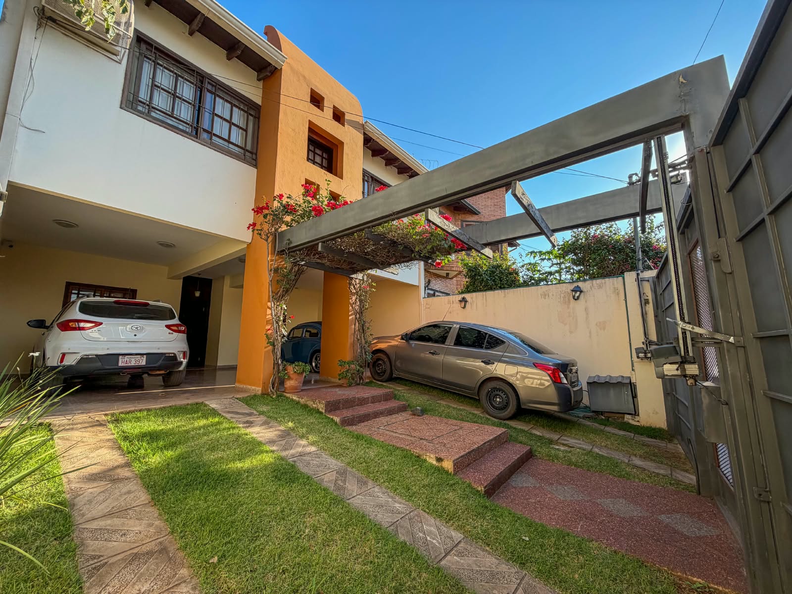 EN VENTA HERMOSA CASA DE 2 PISOS EN YCUA SATI - foto 2