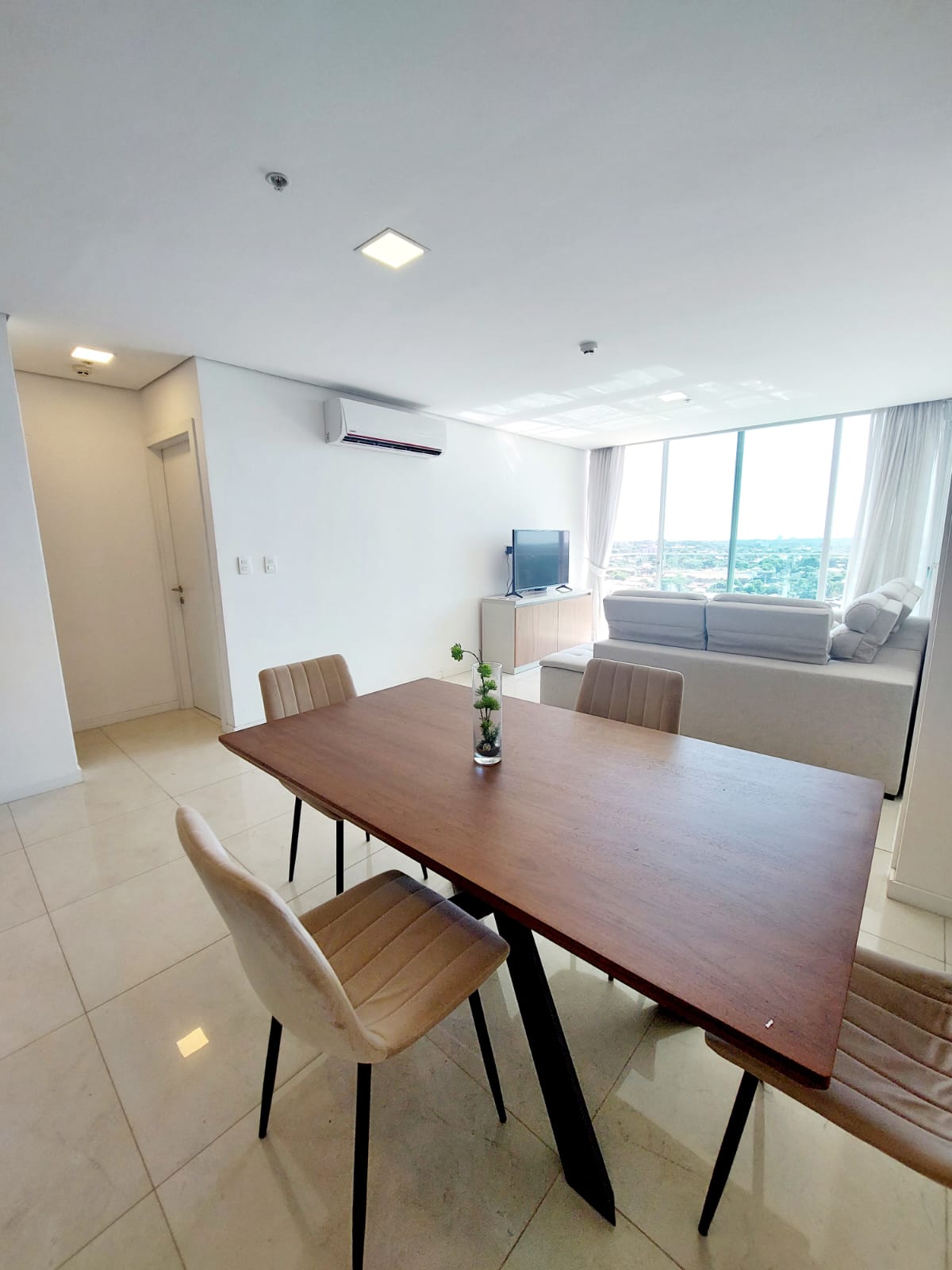 Alquilo Dpto amoblado de 3 habitaciones en Suite, Zona Ycua Sati. — foto 3
